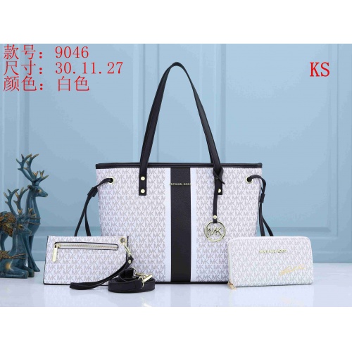 Wholesale Michael Kors Handbags For Women #846111 $39.00 USD, Wholesale Quality Replica Michael Kors Handbags