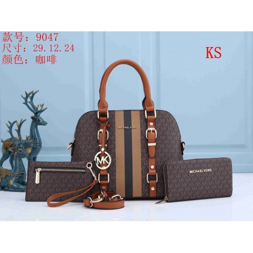 Wholesale Michael Kors Handbags For Women #846114 $39.00 USD, Wholesale Quality Replica Michael Kors Handbags