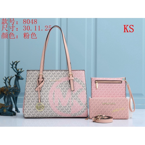 Wholesale Michael Kors Handbags For Women #899356 $39.00 USD, Wholesale Quality Replica Michael Kors Handbags