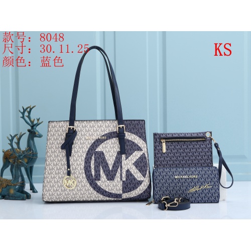 Wholesale Michael Kors Handbags For Women #899358 $39.00 USD, Wholesale Quality Replica Michael Kors Handbags