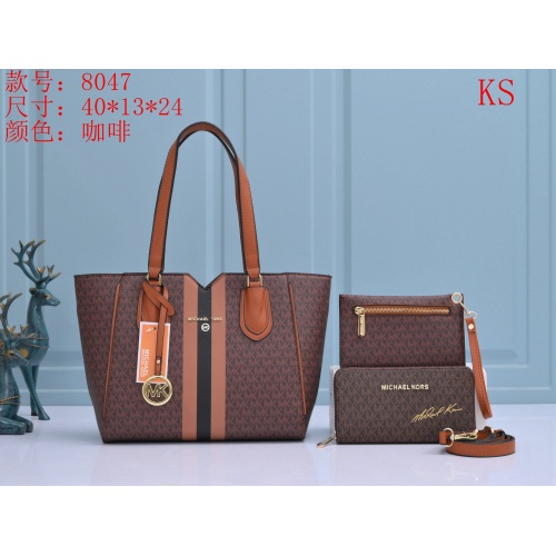 Wholesale Michael Kors Handbags For Women #910747 $39.00 USD, Wholesale Quality Replica Michael Kors Handbags