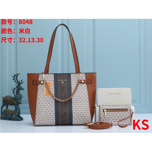 Wholesale Michael Kors Handbags For Women #940069 $39.00 USD, Wholesale Quality Replica Michael Kors Handbags