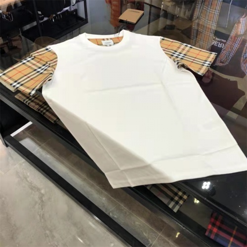 Replica Burberry T-Shirts Short Sleeved For Women #962649 $45.00 USD for Wholesale