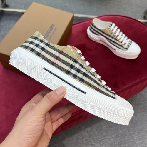 Replica Burberry Casual Shoes For Men #973645 $76.00 USD for Wholesale