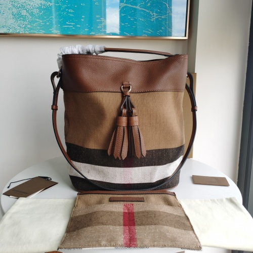 Wholesale Burberry AAA Quality Messenger Bags For Women #994981 $205.00 USD, Wholesale Quality Replica Burberry AAA Messenger Bags