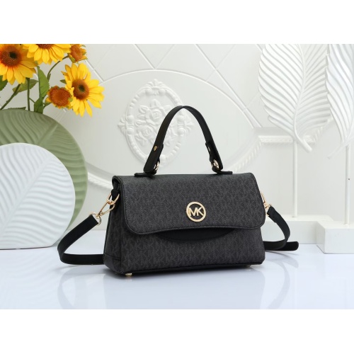 Wholesale Michael Kors Messenger Bags For Women #1185305 $34.00 USD, Wholesale Quality Replica Michael Kors Messenger Bags