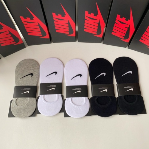 Wholesale Nike Socks #1221939 $27.00 USD, Wholesale Quality Replica Nike Socks