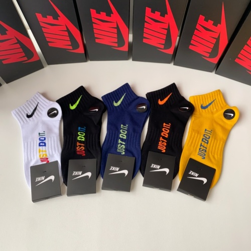 Wholesale Nike Socks #1221943 $27.00 USD, Wholesale Quality Replica Nike Socks