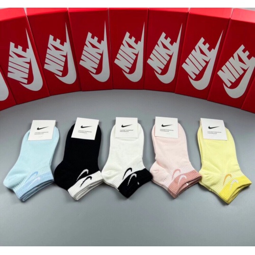 Wholesale Nike Socks #1221945 $27.00 USD, Wholesale Quality Replica Nike Socks