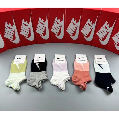 Wholesale Nike Socks #1221946 $27.00 USD, Wholesale Quality Replica Nike Socks