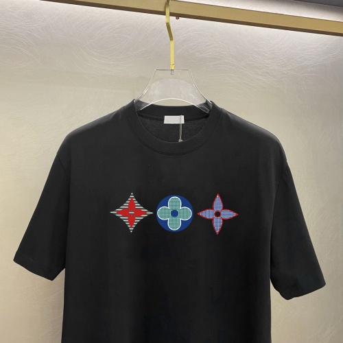 Replica Louis Vuitton LV T-Shirts Short Sleeved For Unisex #1226830 $25.00 USD for Wholesale