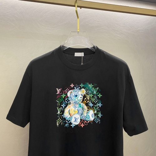 Replica Louis Vuitton LV T-Shirts Short Sleeved For Unisex #1226834 $25.00 USD for Wholesale