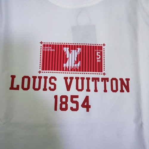 Replica Louis Vuitton LV T-Shirts Short Sleeved For Women #1231040 $32.00 USD for Wholesale