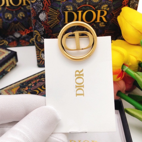 Replica Christian Dior Brooches For Women #1238935 $25.00 USD for Wholesale