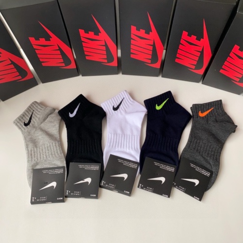 Wholesale Nike Socks #1241897 $27.00 USD, Wholesale Quality Replica Nike Socks