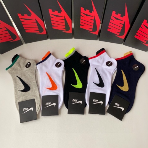 Wholesale Nike Socks #1241898 $27.00 USD, Wholesale Quality Replica Nike Socks