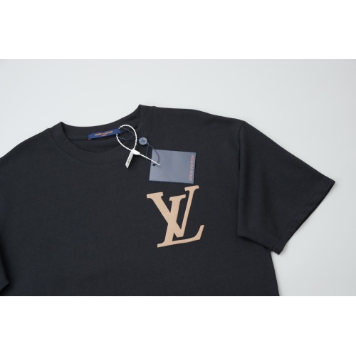 Replica Louis Vuitton LV T-Shirts Short Sleeved For Unisex #1241902 $45.00 USD for Wholesale