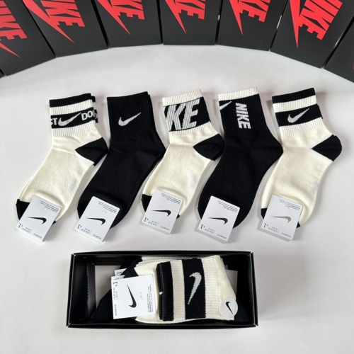 Wholesale Nike Socks #1241975 $27.00 USD, Wholesale Quality Replica Nike Socks