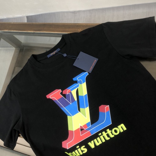 Replica Louis Vuitton LV T-Shirts Short Sleeved For Unisex #1244131 $41.00 USD for Wholesale