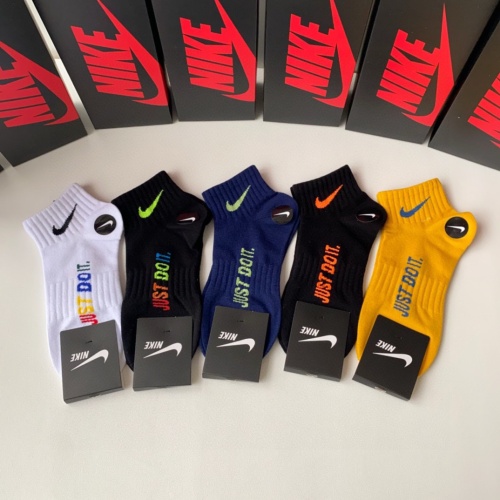 Wholesale Nike Socks #1249891 $27.00 USD, Wholesale Quality Replica Nike Socks