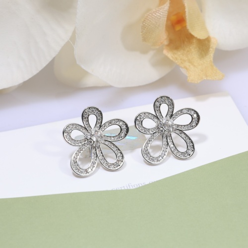 Wholesale Van Cleef &amp; Arpels Earrings For Women #1251929 $32.00 USD, Wholesale Quality Replica Van Cleef &amp; Arpels Earrings