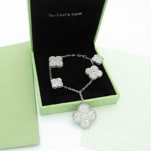 Wholesale Van Cleef &amp; Arpels Bracelets For Women #1262951 $39.00 USD, Wholesale Quality Replica Van Cleef &amp; Arpels Bracelets