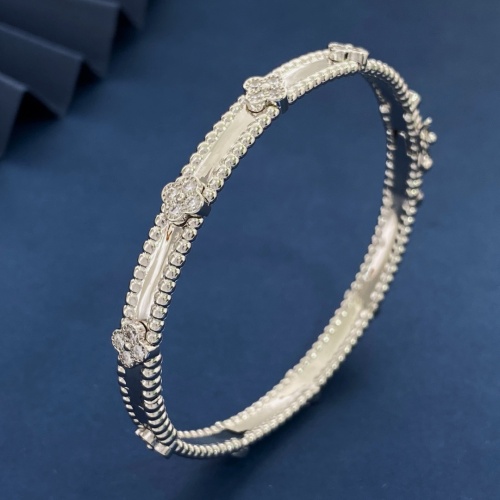 Wholesale Van Cleef &amp; Arpels Bracelets #1263012 $32.00 USD, Wholesale Quality Replica Van Cleef &amp; Arpels Bracelets