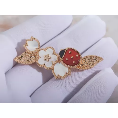 Wholesale Van Cleef &amp; Arpels Brooches For Women #1280536 $72.00 USD, Wholesale Quality Replica Van Cleef &amp; Arpels Brooches