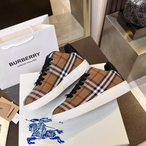 Replica Burberry Casual Shoes For Men #1303516 $105.00 USD for Wholesale