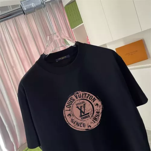 Replica Louis Vuitton LV T-Shirts Short Sleeved For Unisex #1322152 $42.00 USD for Wholesale