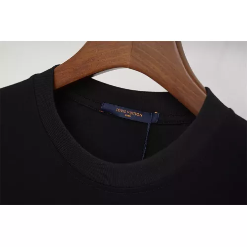 Replica Louis Vuitton LV T-Shirts Short Sleeved For Unisex #1323377 $34.00 USD for Wholesale