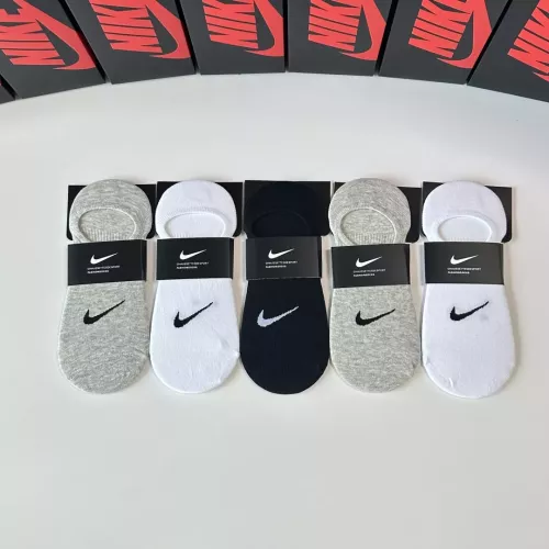 Wholesale Nike Socks #1338615 $27.00 USD, Wholesale Quality Replica Nike Socks