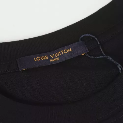 Replica Louis Vuitton LV T-Shirts Short Sleeved For Unisex #1350144 $42.00 USD for Wholesale
