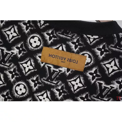 Replica Louis Vuitton LV T-Shirts Short Sleeved For Unisex #1350285 $32.00 USD for Wholesale