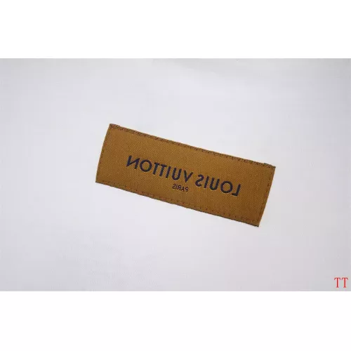Replica Louis Vuitton LV T-Shirts Short Sleeved For Unisex #1350286 $32.00 USD for Wholesale