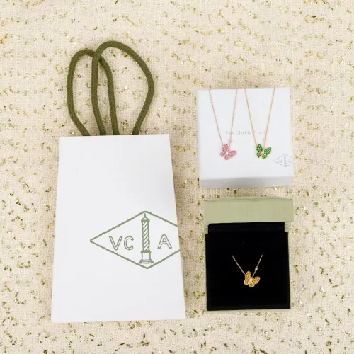 Replica Van Cleef & Arpels Necklaces For Women #1351870 $32.00 USD for Wholesale