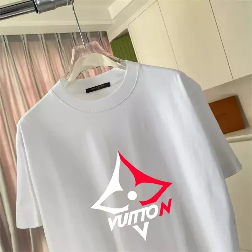Replica Louis Vuitton LV T-Shirts Short Sleeved For Unisex #1358848 $42.00 USD for Wholesale
