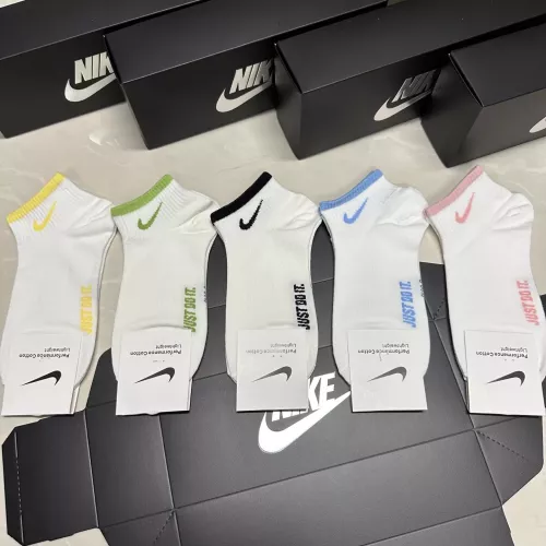 Wholesale Nike Socks For Women #1360319 $25.00 USD, Wholesale Quality Replica Nike Socks