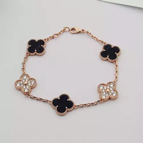 Wholesale Van Cleef &amp; Arpels Bracelets For Women #1371318 $29.00 USD, Wholesale Quality Replica Van Cleef &amp; Arpels Bracelets