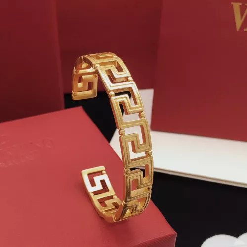 Wholesale Versace Bracelets #1373093 $32.00 USD, Wholesale Quality Replica Versace Bracelets