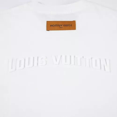 Replica Louis Vuitton LV T-Shirts Short Sleeved For Unisex #1379585 $42.00 USD for Wholesale