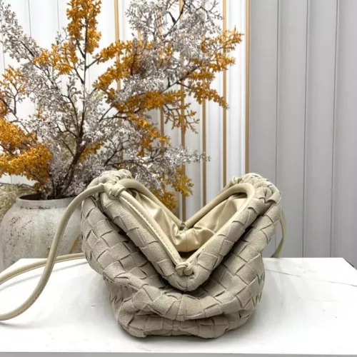 Replica Bottega Veneta BV AAA Quality Messenger Bags For Women #1388032 $112.00 USD for Wholesale