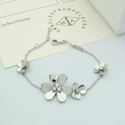 Wholesale Van Cleef &amp; Arpels Bracelets For Women #1390136 $27.00 USD, Wholesale Quality Replica Van Cleef &amp; Arpels Bracelets