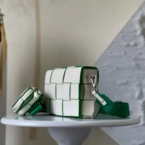 Replica Bottega Veneta BV AAA Quality Messenger Bags For Women #1393641 $102.00 USD for Wholesale