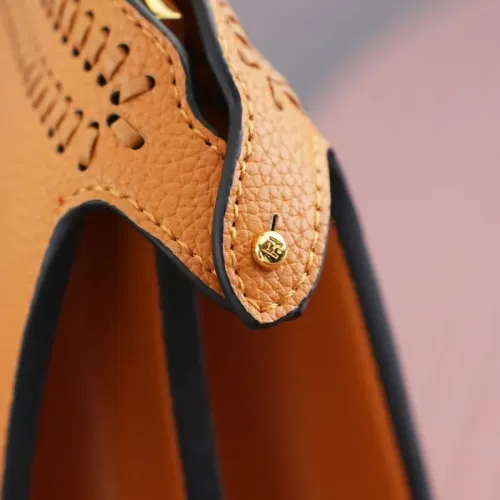 Replica Fendi AAA Quality Messenger Bags For Women #1404718 $125.00 USD for Wholesale