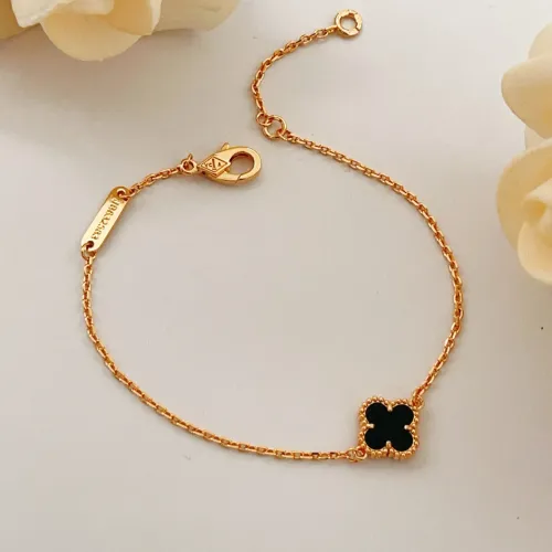 Replica Van Cleef & Arpels Bracelets For Women #1406622 $25.00 USD for Wholesale