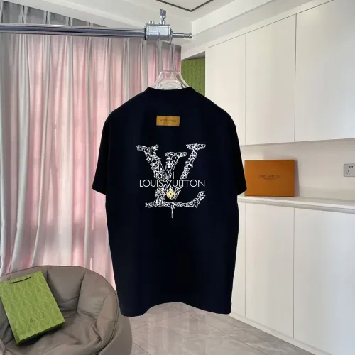 Replica Louis Vuitton LV T-Shirts Short Sleeved For Unisex #1411866 $42.00 USD for Wholesale
