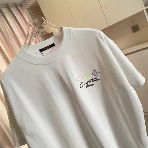 Replica Louis Vuitton LV T-Shirts Short Sleeved For Unisex #1411885 $45.00 USD for Wholesale