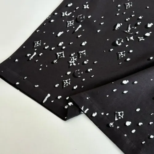 Replica Louis Vuitton LV T-Shirts Short Sleeved For Unisex #1413452 $60.00 USD for Wholesale