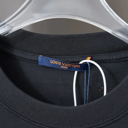 Replica Louis Vuitton LV T-Shirts Short Sleeved For Unisex #1414009 $39.00 USD for Wholesale